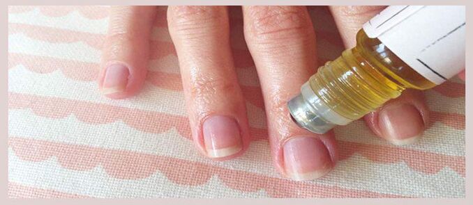 Tropfen aus dem Nagelpilz
